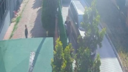 Gürültüden şikayet edip, sopayla çoluk çocuk aileye saldırdı!