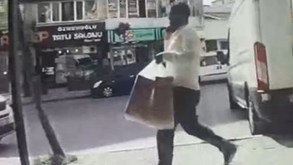 İstanbul'da garip soygun kamerada: Bakın neleri çaldı...