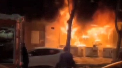 İstanbul'da beyaz eşya deposunda çıkan yangın 3 katlı binayı kül etti