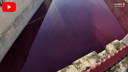 İstanbul'da şehrin ortasındaki derenin rengi kırmızıya döndü!