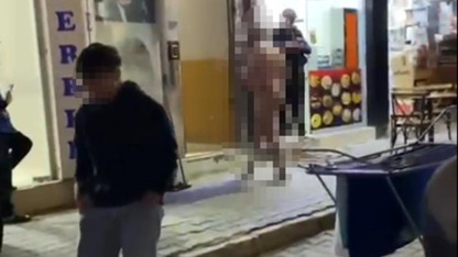 Mersin'de sokakta ''çıplak adam'' alarmı! Gözaltına alındı