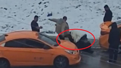 Yol ortasında dehşet anları: Beş kişi tarafından öldüresiye dövüldü