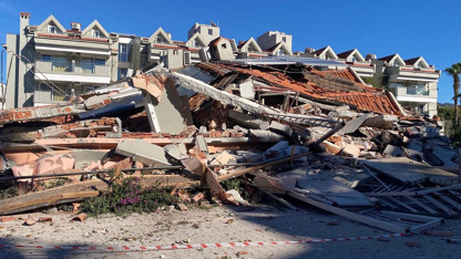 Ünlü tatil cennetinde 5 katlı apart otel çöktü!