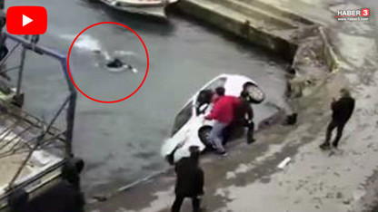 İstanbul'da bir otomobil boğaza düştü, sücüyü denize atlayıp kurtardılar!