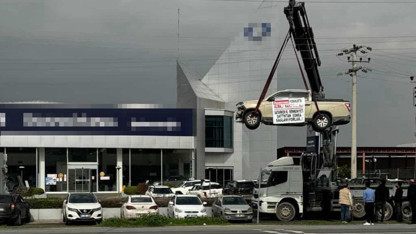 Aldığı sıfır kamyonet hatalı çıkınca böyle intikam aldı! Gören şaşkına döndü