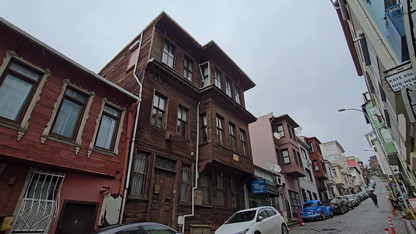 Ünlü şairin anılarıyla dolu tarihi köşk 80 milyon TL'ye satışa çıktı