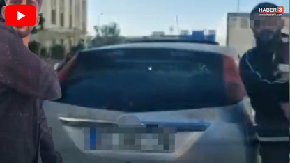 Trafikte yol verme kavgasında aracın önünü kesip saldırdılar