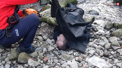 Doğa yürüyüşü faciayla bitti! Yardım etmek isterken uçuruma yuvarlandılar: Ölü ve yaralılar var