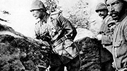 Atatürk denetime giderken bombardımana yakalanmış!