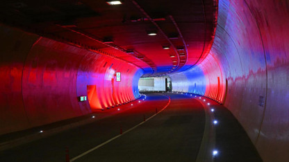 İki ülkeyi birbirine bağlayan tünel trafiğe açıldı