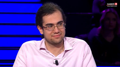 Kim Milyoner Olmak İster'de nefes kesen anlar: 18 yaşındaki genç milyonluk soruyu açtırdı