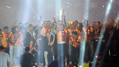 Galatasaray şampiyonluk kupasını kaldırdı! İşte geceye damga vuran anlar