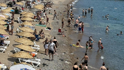 Türkiye'nin ünlü tatil cenneti cıvıl cıvıl: Bayramın ilk günü sahiller doldu