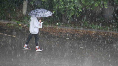 Tatilcilere kötü haber: Güneşli hava yerini sağanak yağışa bırakacak