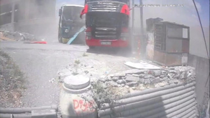 İstanbul'da feci kaza: Freni tutmayan İETT otobüsü TIR'a çarptı