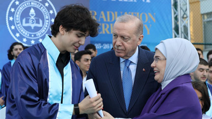 Erdoğan ailesinin gurur günü: Torununa diplomasını kendi elleriyle verdi