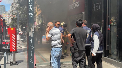İstanbul'da 7 katlı binada korkutan yangın