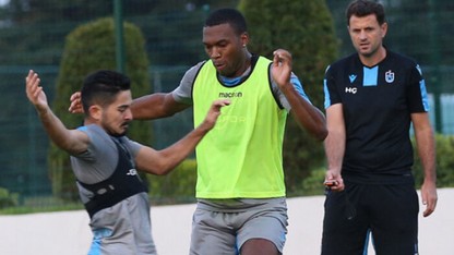 Trabzonspor taraftarı Daniel Sturridge dansını iple çekiyor