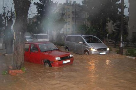 Antakyada sel hayatı felç etti - Resim: 4