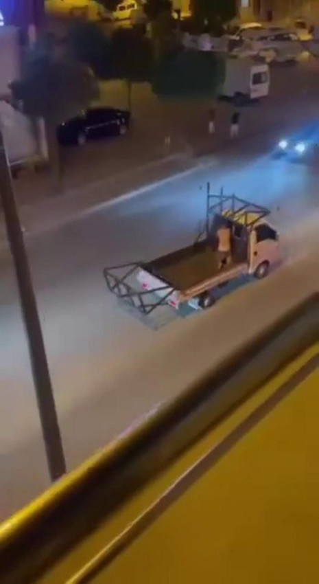 Tacizciyi mahalleli affetmedi... Tacizciye meydan dayağı kamerada... - Resim: 4