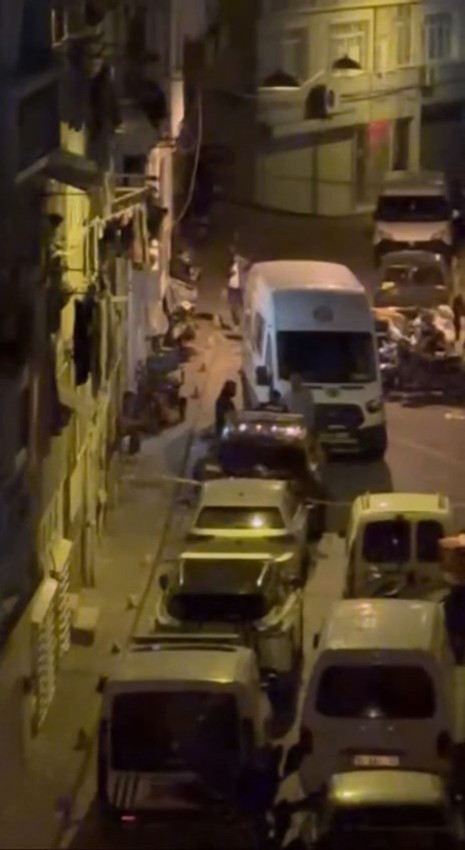 İstanbul'da kan donduran kadın cinayeti: Genç kadını evinde katlettiler - Resim: 2