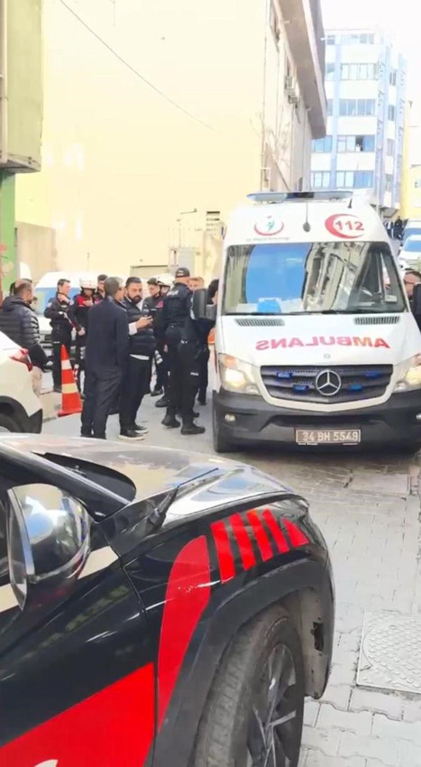 Uyardığı gençlerin saldırısına uğrayan polis ateş açtı; masum bir kişi vuruldu! - Resim: 3
