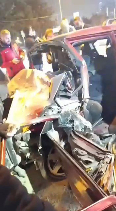 İstanbul'da yılbaşı gecesi korkunç kaza: 2 kişi hayatını kaybetti - Resim: 1
