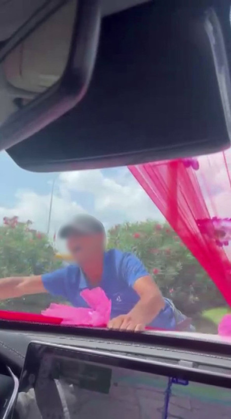 Trafikte damattan zarf alamayınca gelin ve damada hayatının şokunu yaşattı - Resim: 3