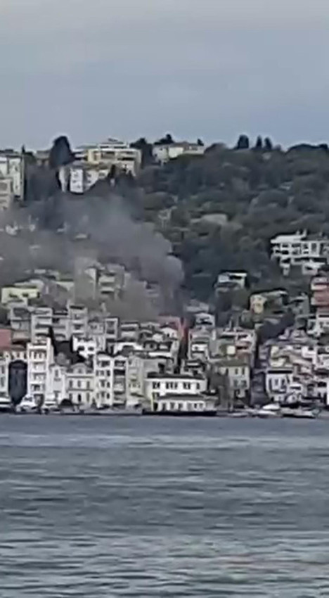 İstanbul'da büyük yangın: Alevler 4 binaya sıçradı, 1 bina çöktü! Ünlü oyuncunun evi hasar gördü - Resim: 2