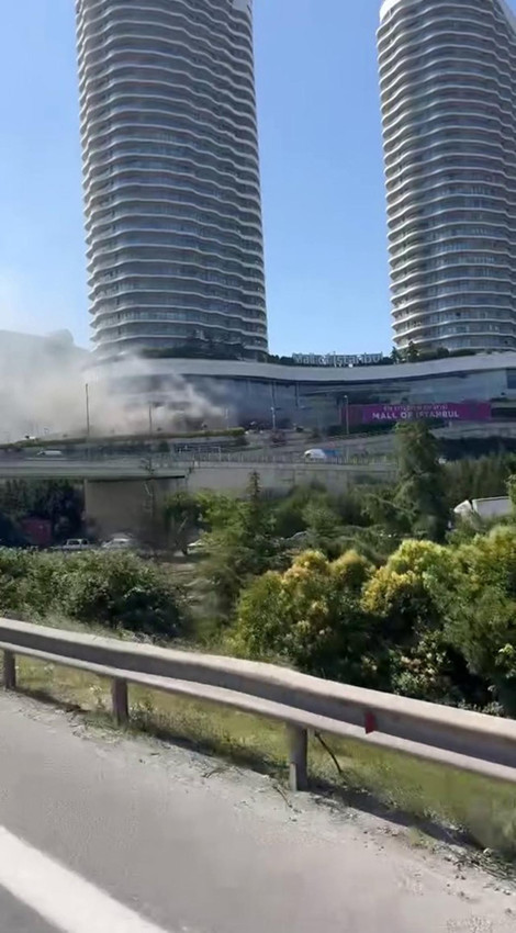 İstanbul'un ünlü AVM'sinde korkutan yangın - Resim: 1