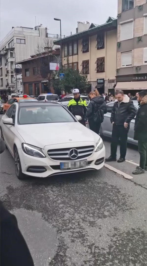 İstanbul'un göbeğinde akılalmaz anlar: Aracıyla trafiği kapatıp dans etmeye başladı - Resim: 4