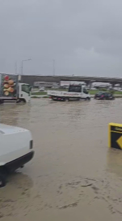 Sağanak yağışlar Antakya'yı yuttu! Okullar 1 gün tatil edildi - Resim: 2