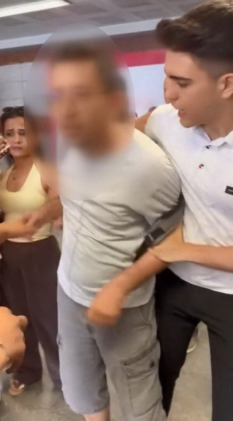 Metrobüs sapığına vatandaş müdahalesi; gizli çekim yaparken yakalandı! - Resim: 3