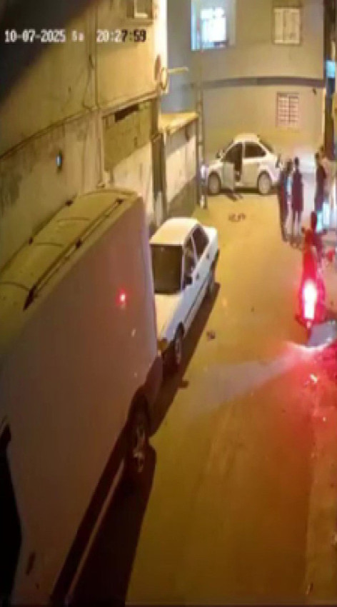 Çakarlı çakma polis ortalığı birbirine kattı... Üst araması yapıp, havaya ateş bile açtı - Resim: 1