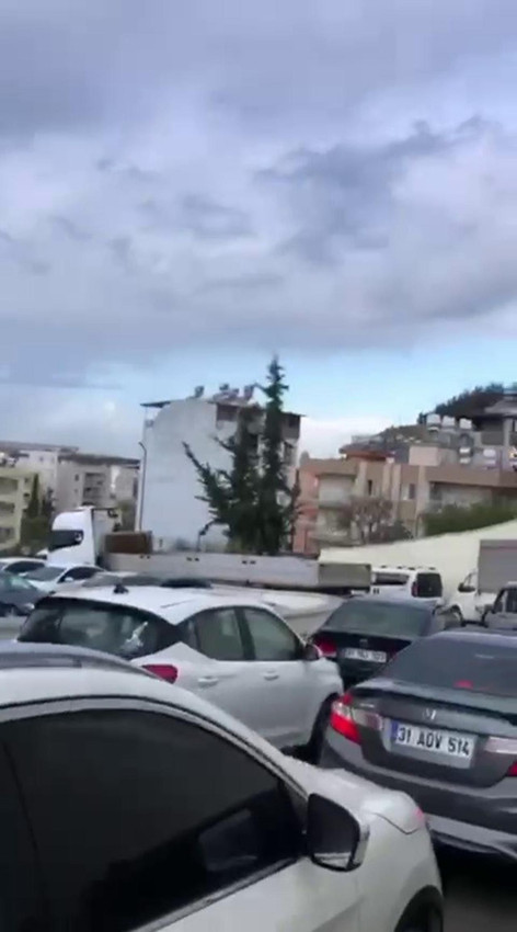 Navigasyon mağduru olup trafiği birbirine katan tır şoförünün sözleri herkesi güldürdü - Resim: 4