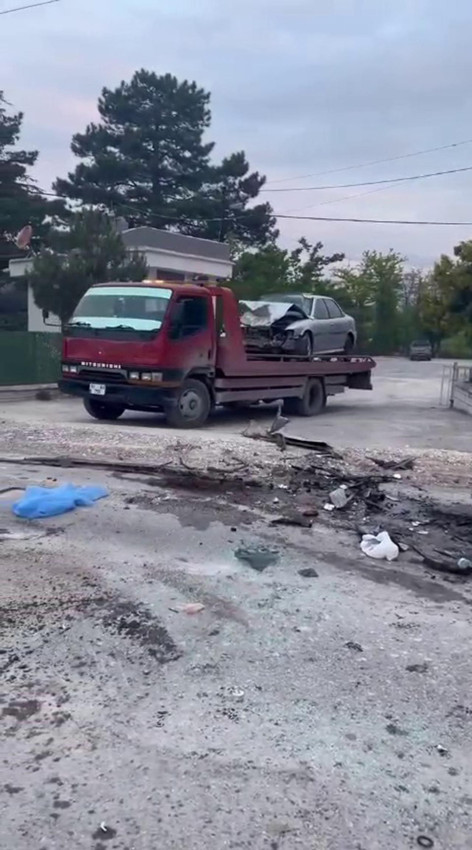 İki otomobil kafa kafaya çarpıştı: Ölü ve yaralılar var - Resim: 2