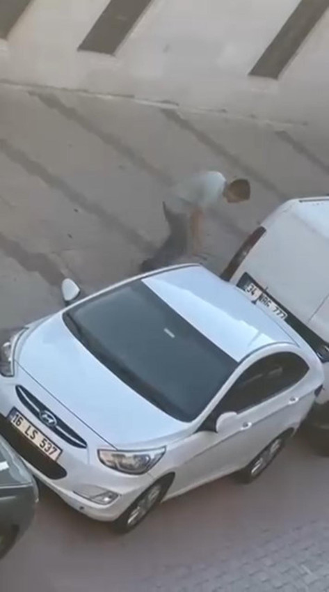 Elinde bıçakla sokak sokak dolaşıp araçların lastiklerini patlattı - Resim: 4