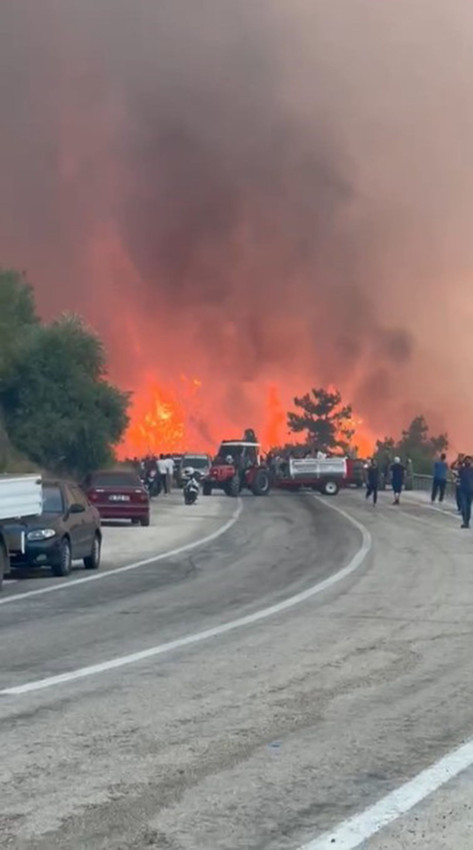 Alevler göğe ulaştı o aldırış etmeden sigarasını yaktı... - Resim: 4