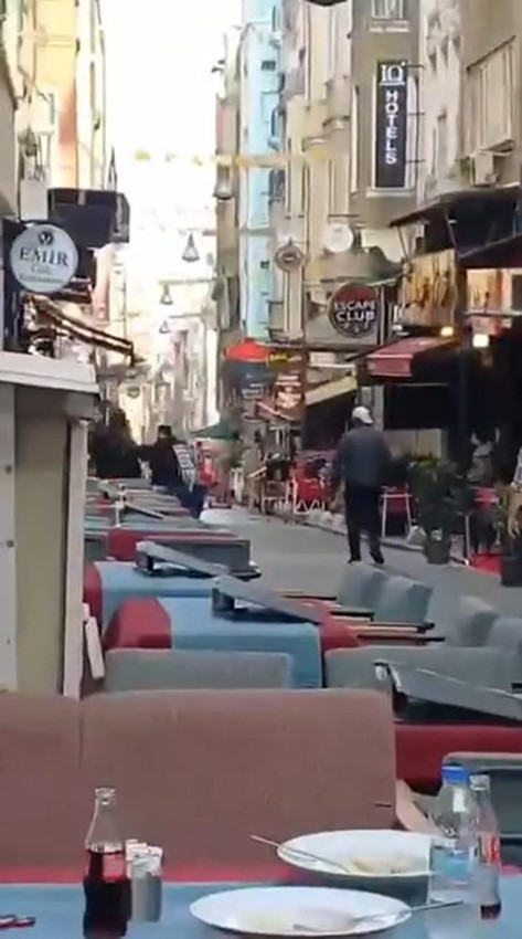 İstiklal Caddesi'nde silahlı saldırı kamerada: Otelden çıkıp 3 kişiye kurşun yağdırdı - Resim: 2