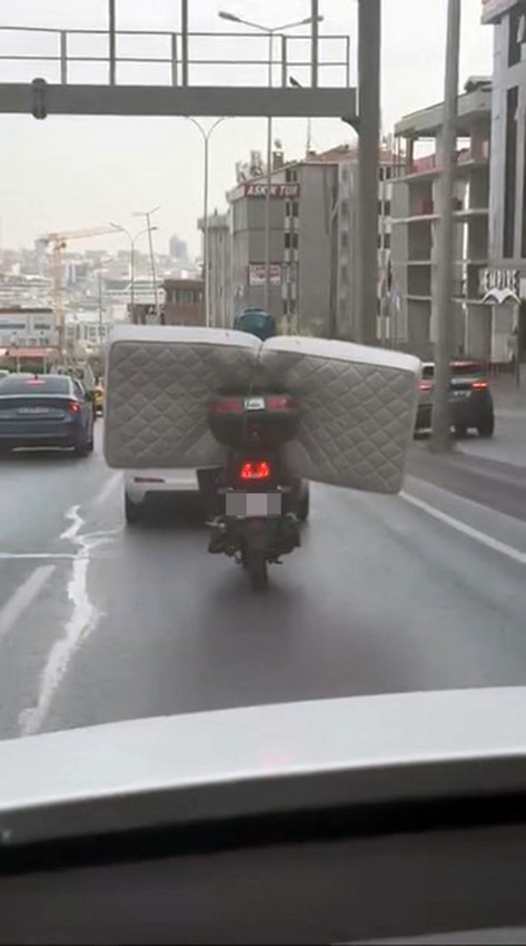 Burası Hindistan değil megakent İstanbul... Trafikte görenlere ''çüüüüüşşş'' dedirten görüntü - Resim: 3