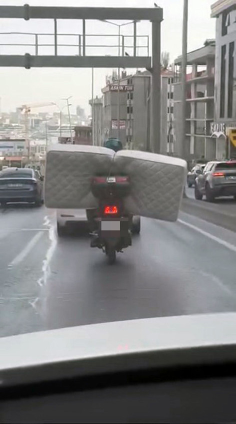 Burası Hindistan değil megakent İstanbul... Trafikte görenlere ''çüüüüüşşş'' dedirten görüntü - Resim: 2
