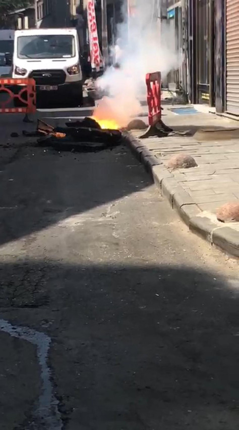 İstanbul'da korkutan patlama: Yeraltından alevler yükseldi - Resim: 1