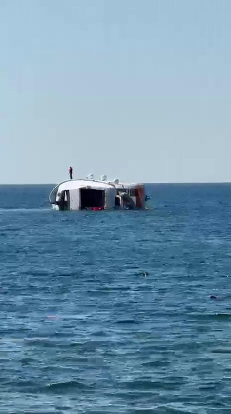 Yapımı tamamlanıp sahibine teslim edilen lüks yat, 15 dakikada sulara gömüldü - Resim: 3