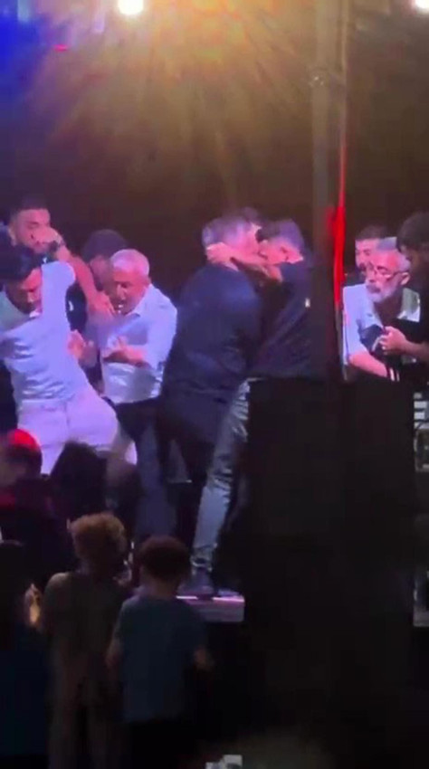 Düğünde ''halay başı'' kavgası: Kadın şarkıcının boğazına sarıldı! - Resim: 1