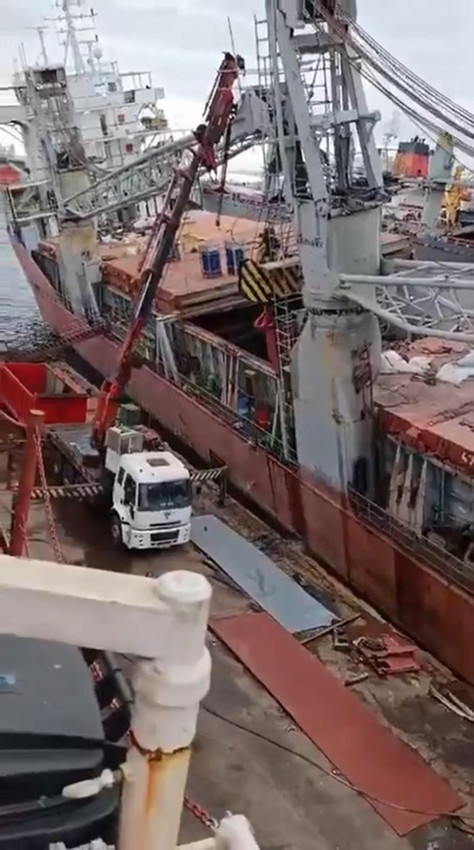 Tersanede feci ölüm! Gemi yan yattı, ortalık savaş alanına döndü - Resim: 3