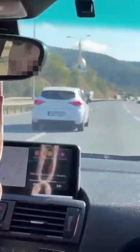 Otoyol magandası ortalığı savaş alanına çevirdi: Bir otomobili sıkıştırdı 5 araç birbirine girdi - Resim: 2