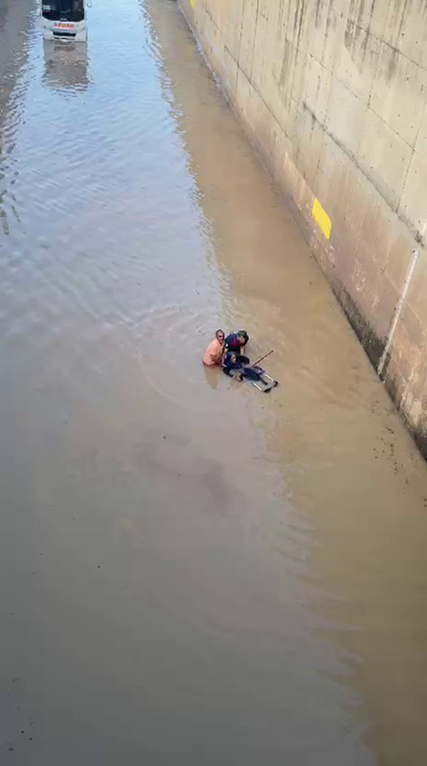 Sular yükseldi, engelli yaşlı kadın alt geçitte ölümle burun buruna geldi - Resim: 3