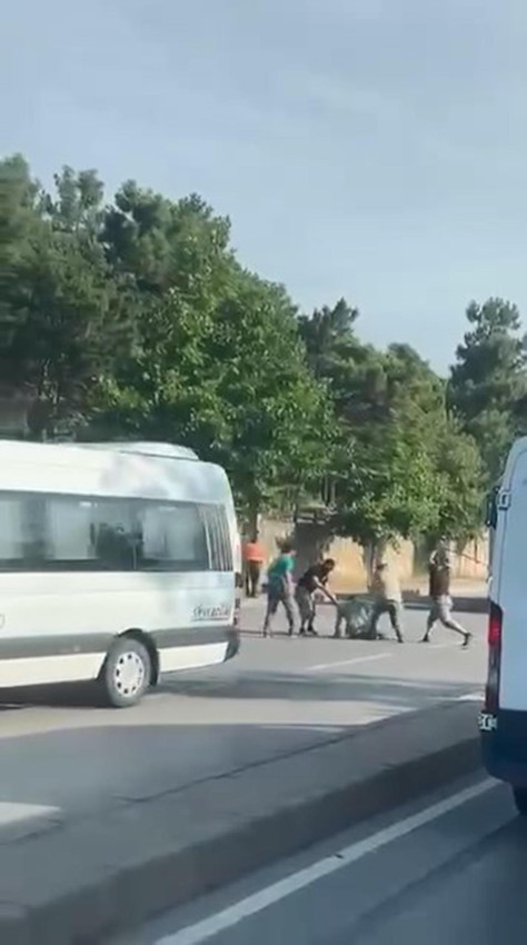 Trafik magandaları yol ortasında dehşet saçtı: Sopalarla dövdüler! - Resim: 3