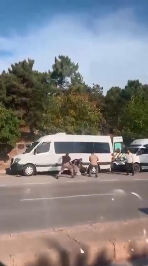 Trafik magandaları yol ortasında dehşet saçtı: Sopalarla dövdüler! - Resim: 2