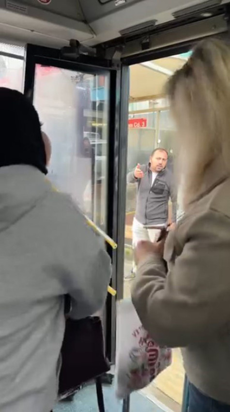 Yolculara küsen otobüs şoförü, otobüsü kenara park edip, aracı terk etti - Resim: 3